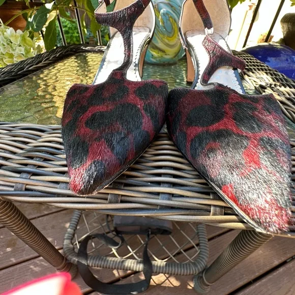 BODEN T-Bar strap black and Burgundy animal Print Pointed Toe Pump Size 38/7.5 - Picture 4 of 8